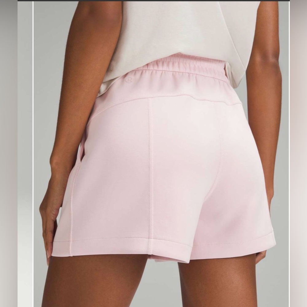 Lululemon Softstreme High-Rise Short 4" Strawberry Milkshake, Size 6 - Picture 2 of 13